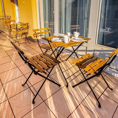 Central A/c With Large Balcony Апартаменты *