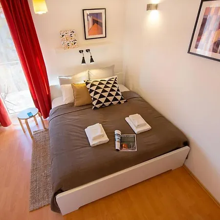 Central A/c With Large Balcony Apartamento *