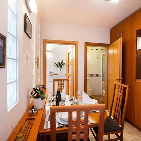 Central A/c With Large Balcony Apartamento