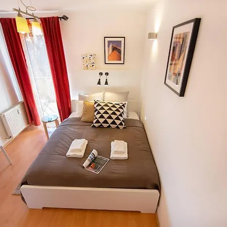 Central A/c With Large Balcony Apartamento