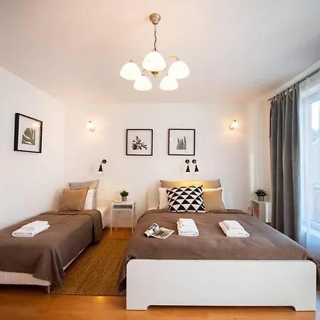 Central A/c With Large Balcony Apartamento